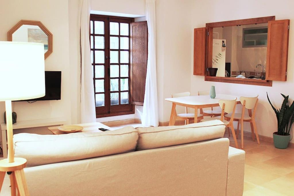 Fancy Apartment In A Historic House, Chiclana City Center By C. Dreams Chiclana de la Frontera Exterior photo