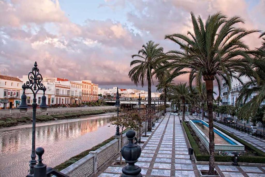 Fancy Apartment In A Historic House, Chiclana City Center By C. Dreams Chiclana de la Frontera Exterior photo
